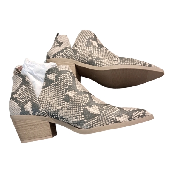 Universal Thread Women's Cari Snake Print Cut Out Ankle Bootie Grey, 7.5 - Picture 5 of 6